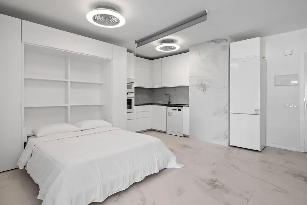 Fabulous 1 Bedroom Flat With Pool At The Golden Mile Marbella 0*,  Španělsko