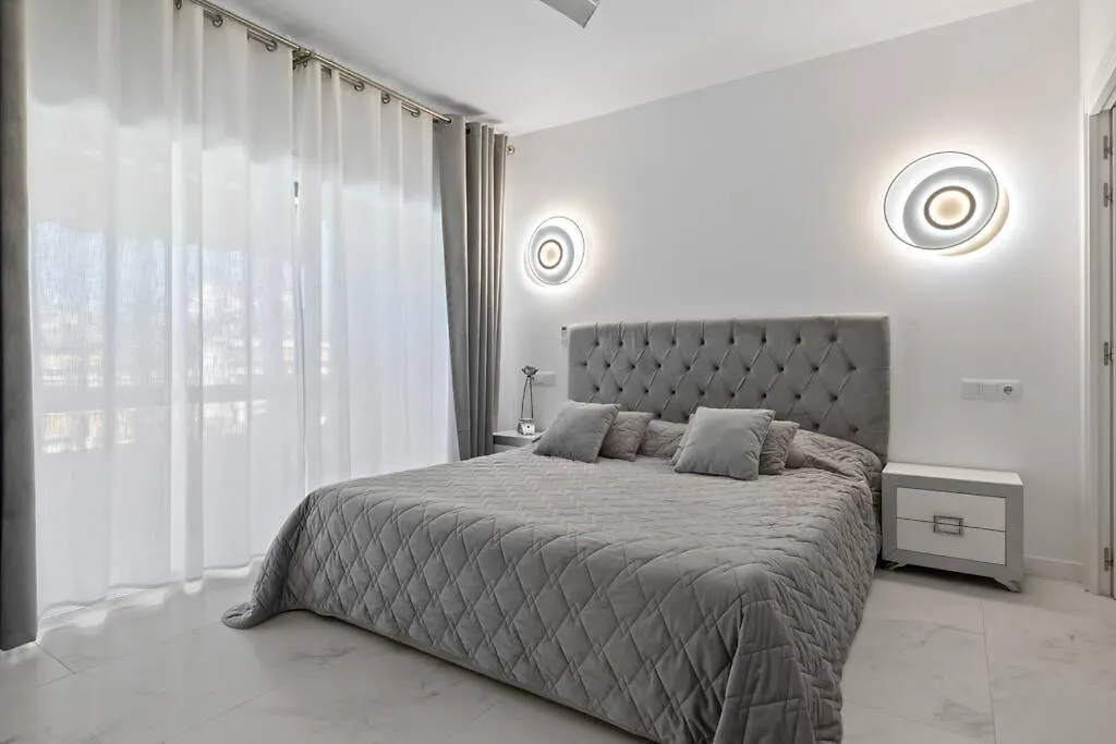 Fabulous 1 Bedroom Flat With Pool At The Golden Mile Marbella