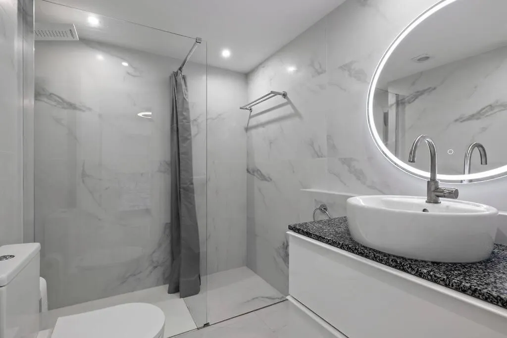 Fabulous 1 Bedroom Flat With Pool At The Golden Mile Marbella Spain
