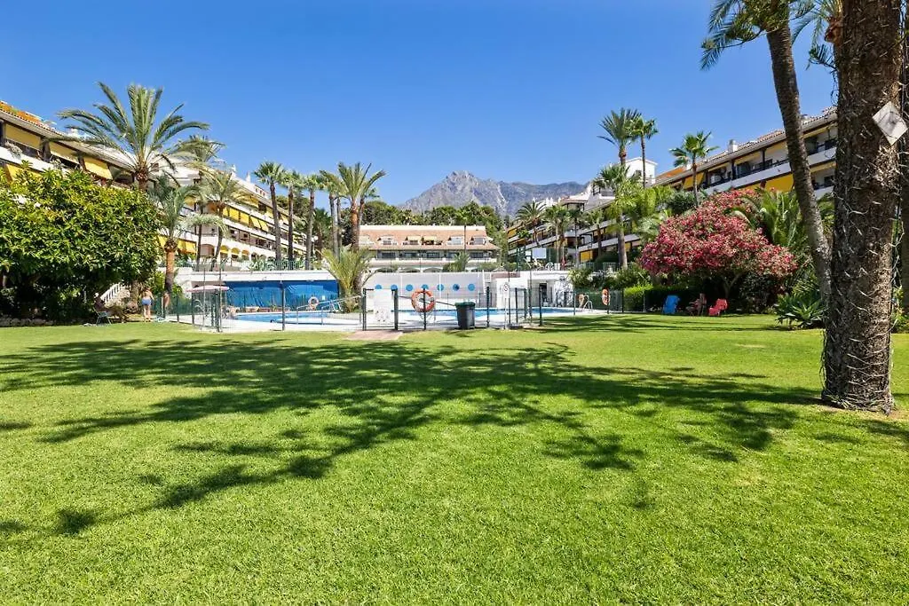 Fabulous 1 Bedroom Flat With Pool At The Golden Mile Marbella